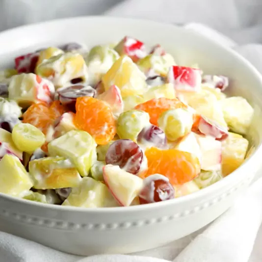 Рецепт салату з фруктів та вершків