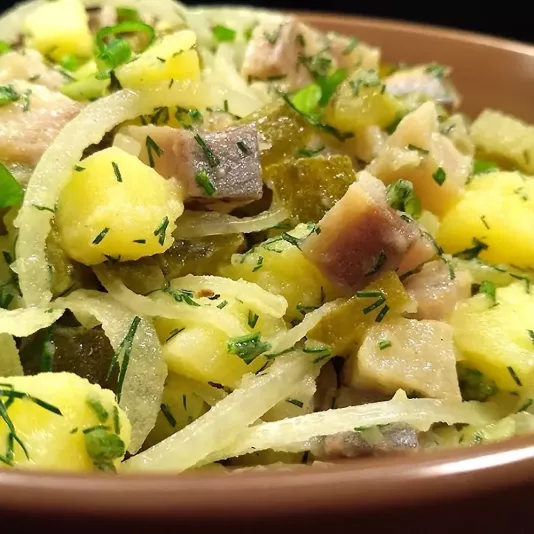 Рецепт салату з оселедця та картоплі
