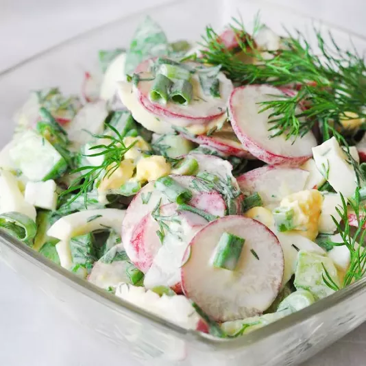 Рецепт салату з редиски зі сметаною